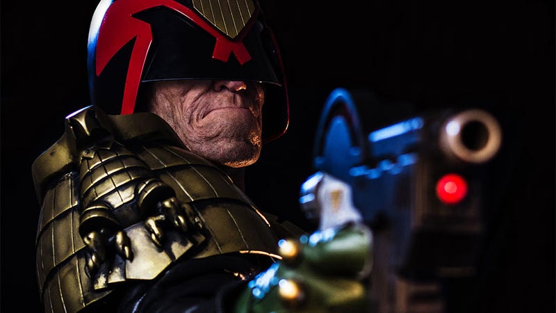 Illustration for article titled Beyond Cosplay: A Normal Human Becomes Judge Dredd