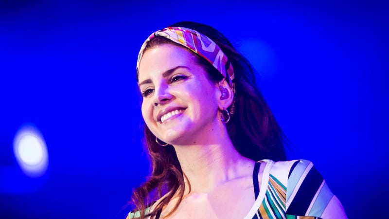 Lana Del Rey Brought Back Her Cruel Intentions-Style Coke ...