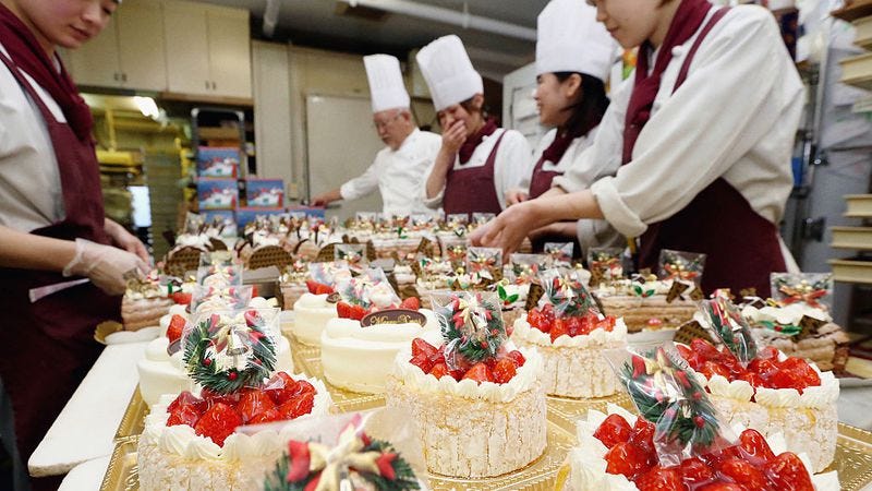 Japanese Christmas cakes in production in Nagoya, Japan. (Photo: The Asahi Shimbun via Getty Images)