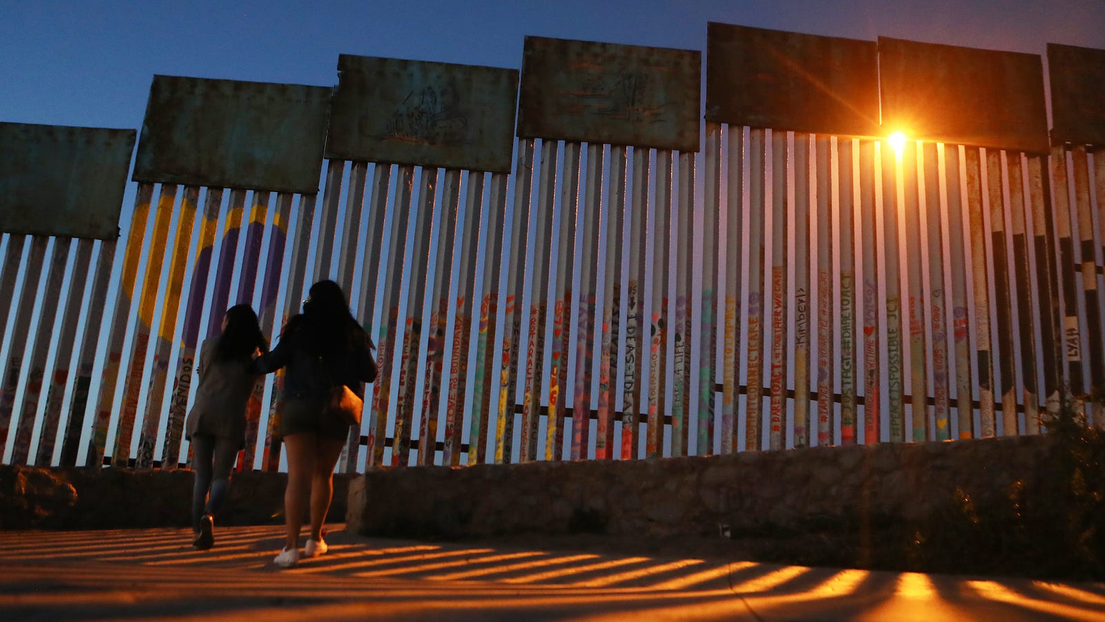 That Dumbass Border Wall GoFundMe Is Now a Dumbass Self-Building Campaign