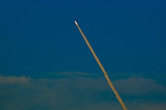 Illustration for article titled NASA Preps Space Shuttle For Possible Rescue Mission