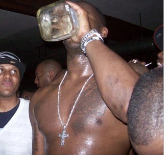 Illustration for article titled Vince Young Just Can't Pull Himself Together