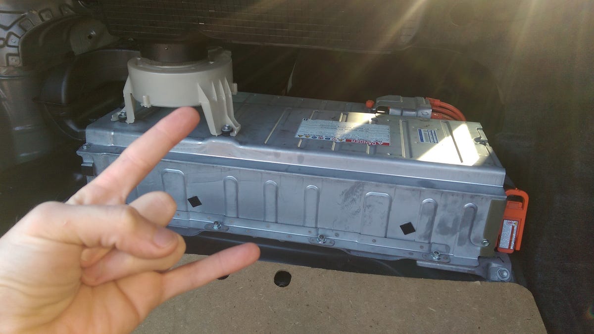 The Dealer Wanted 4 400 To Fix His Hybrid He Did It Himself For 7