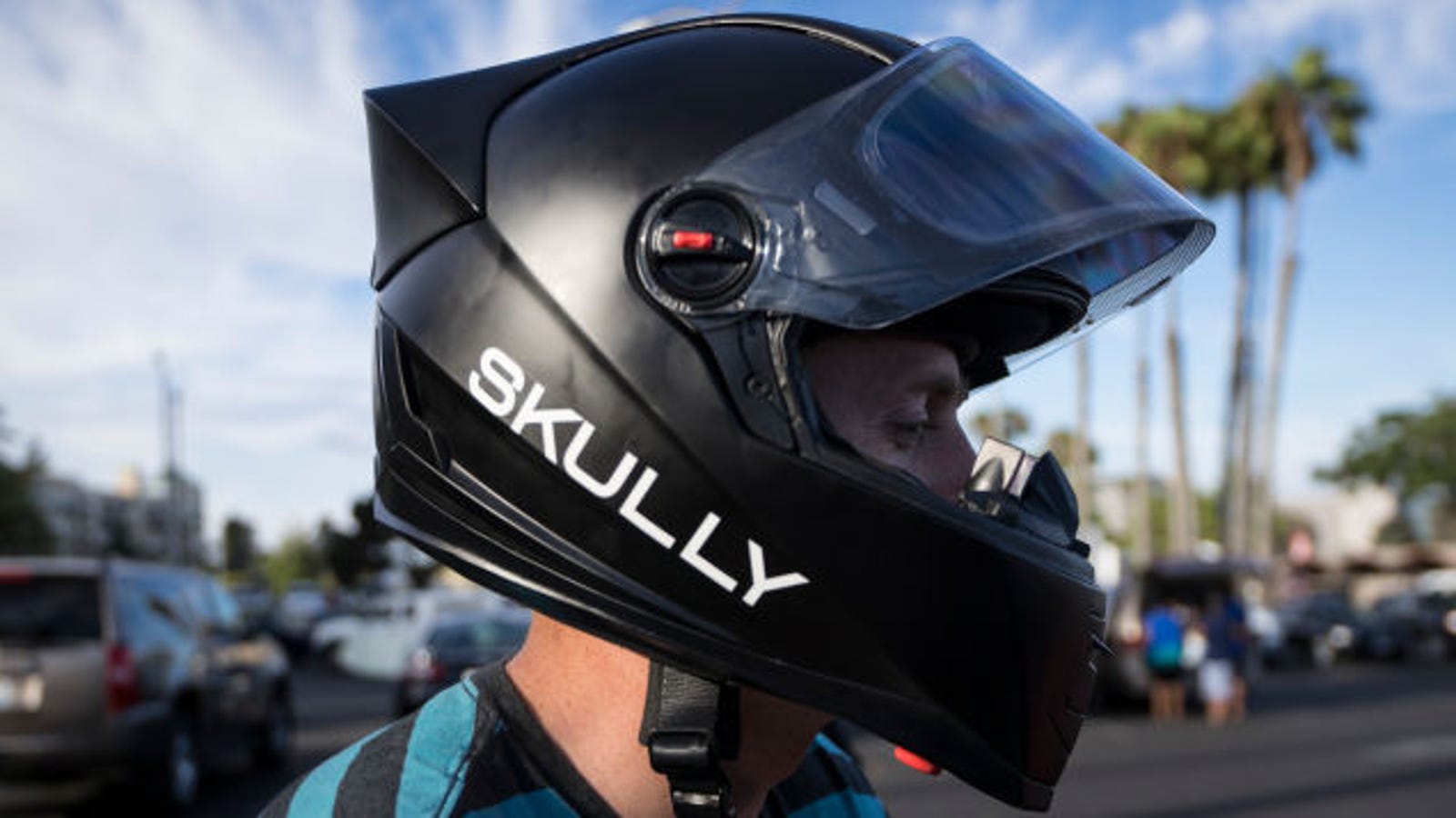 Skully AR-1 Helmet Hands On: What It's Like To Wear the First HUD Helmet