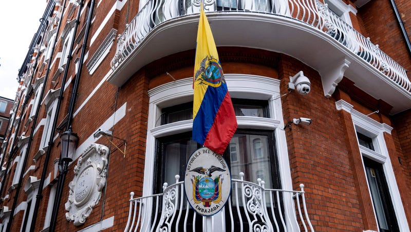 Illustration for article titled Ecuadorian Embassy Runs Ad Seeking ‘No Drama’ Tenant For Newly Vacant Room