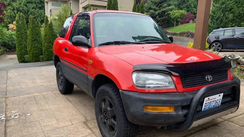Illustration for article titled At $7,500, Would You Give This 1996 Toyota RAV4 a RAVE Review?