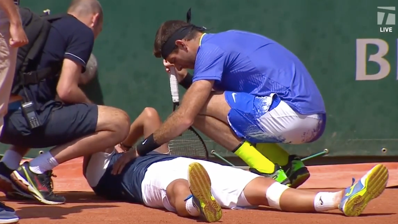 Illustration for article titled Juan Martin Del Potro Comforts Sobbing Opponent Who Had To Retire During Match
