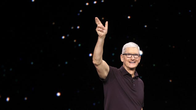 Tim Cook takes a pay cut to link more of his earnings to Apple's stock performance thumbnail