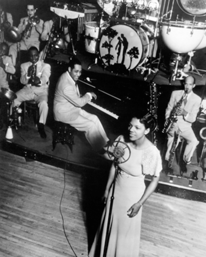 Ivie Anderson performing with Duke Ellington circa 1935 (Associated News)