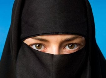 Illustration for article titled Liz Jones Dons Burqa, Understands All