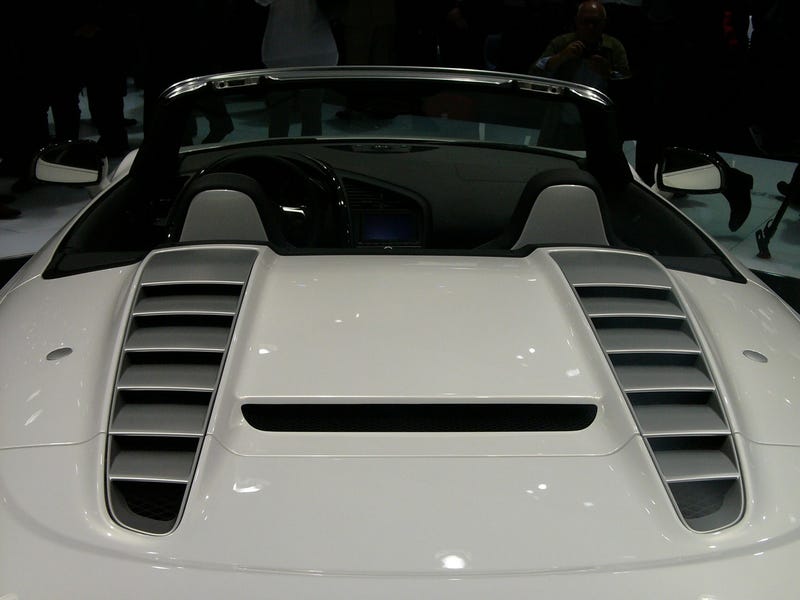 Illustration for article titled Audi R8 5.2 FSI Spyder: Live Photos