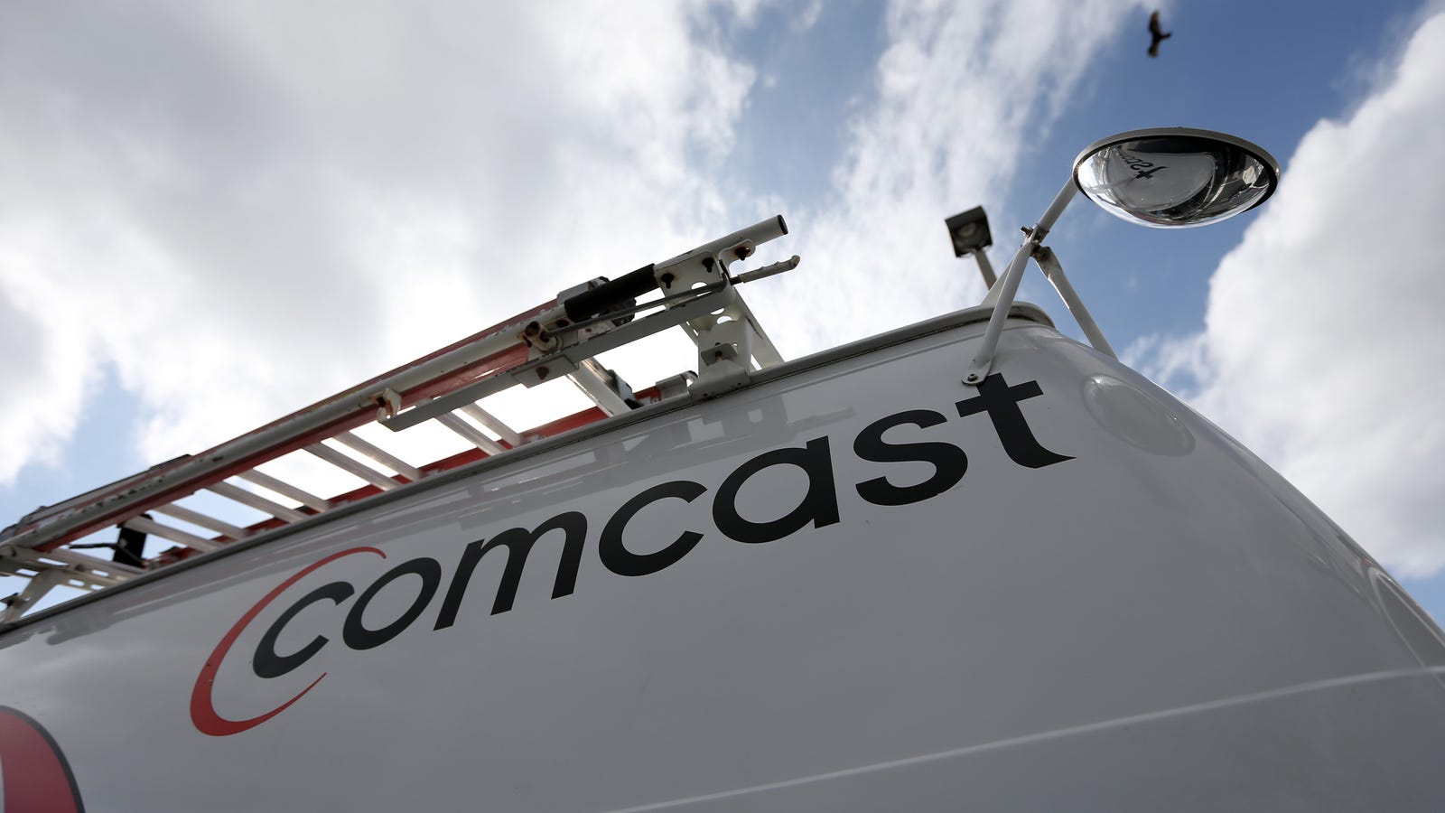 Nearly 25 Percent of Your Cable Bill Is Bullshit Fees, Survey Finds