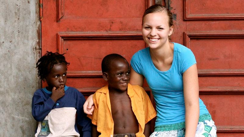 Illustration for article titled 6-Day Visit To Rural African Village Completely Changes Woman’s Facebook Profile Picture