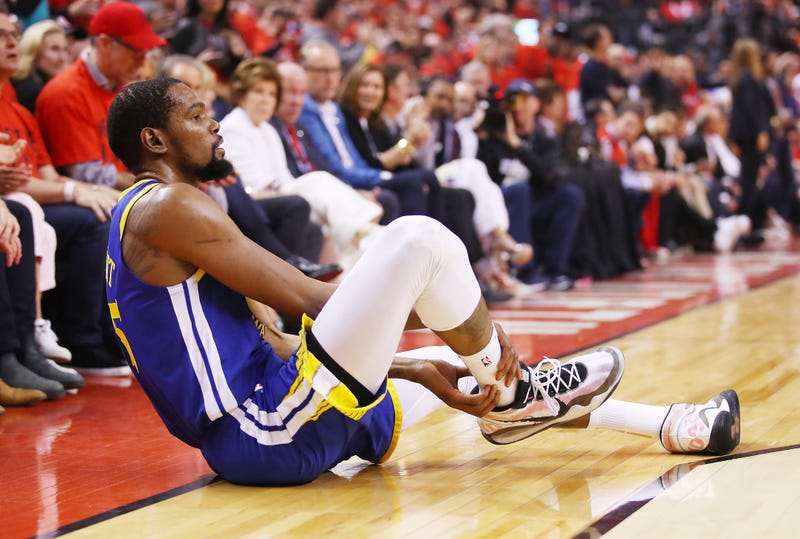 Illustration for article titled Lord Jesus, God in Heaven, Please Don't Let Kevin Durant Have a Torn Achilles
