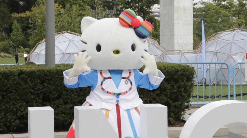 Illustration for article titled Watch Hello Kitty defend the Japanese men who adore her: "It's not wrong!!!"