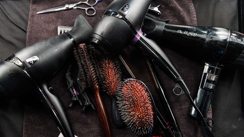 Illustration for article titled For-Profit Cosmetology Schools Sure Seem Like a Big Fucking Scam