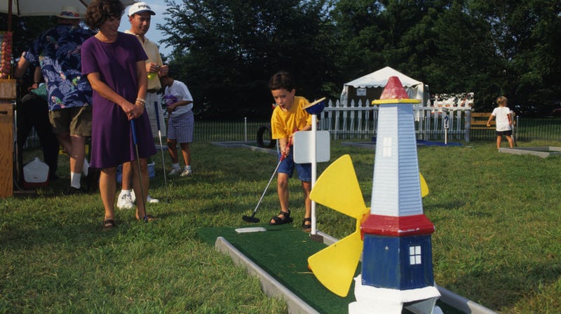 Illustration for article titled NBA star Steph Curry is making a TV series about competitive, high-stakes minigolf