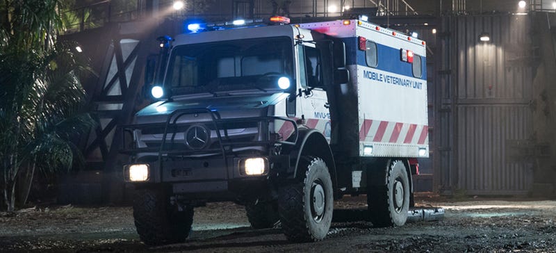 Illustration for article titled Jurassic World Has A Massive Off-Road Ambulance For Sick Dinosaurs