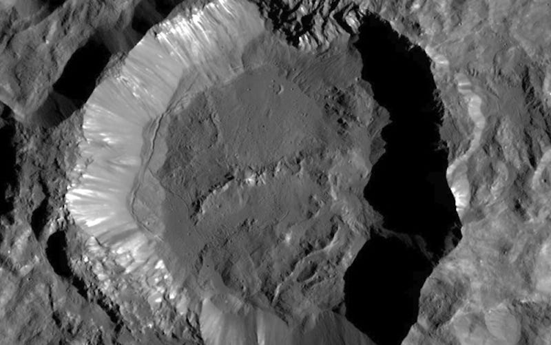 Illustration for article titled There's Something Surprising Lurking in Ceres' Mysterious Bright Spots