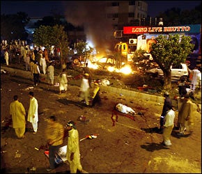 Illustration for article titled Hundreds Dead In Pakistan; Superbugs; Proactiv...