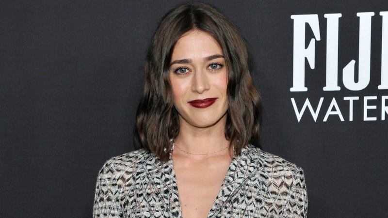 Lizzy Caplan attends the 2018 InStyle Awards with Fiji Water on October 22, 2018 in Los Angeles, California.