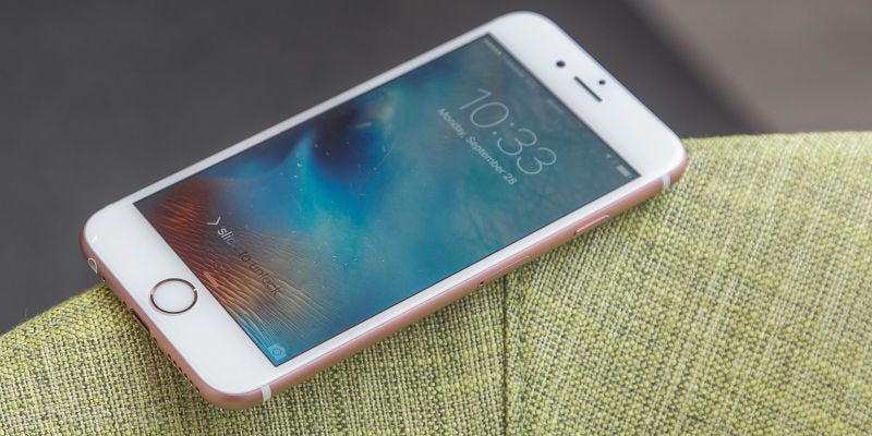 Illustration for article titled Apple Doesn't Think the Battery Difference Between Its New iPhones Is a Big Deal