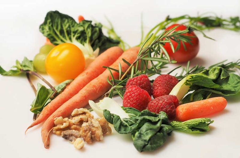 Illustration for article titled The Clean Eating Playbook Review
