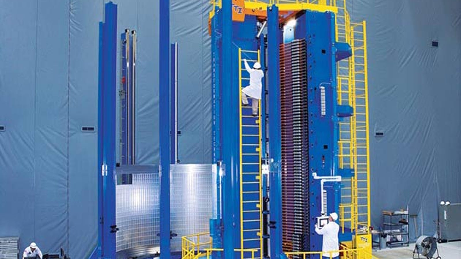 NASA's Enormous Stir Welder Assembles Rockets With Friction Instead of Fire