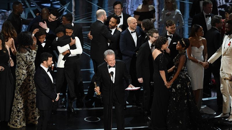 Illustration for article titled Missed Our Oscars Live-Tweeting? Here Are The 10 Tweets That Sum The Night Up Perfectly