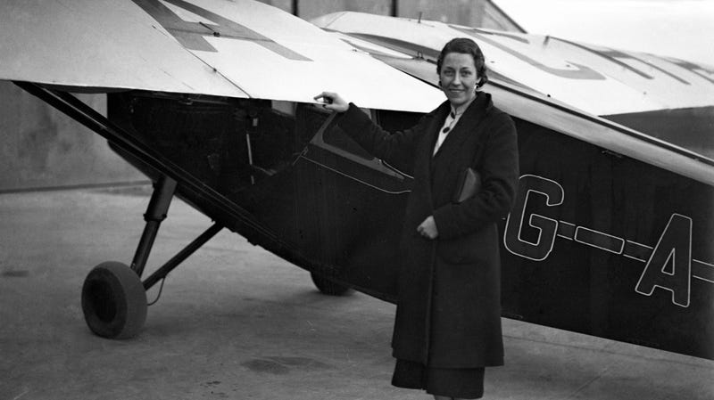 Illustration for article titled One Of Britain's Most Accomplished Female Pilots Worked For The RAF And Raced Cars On The Side