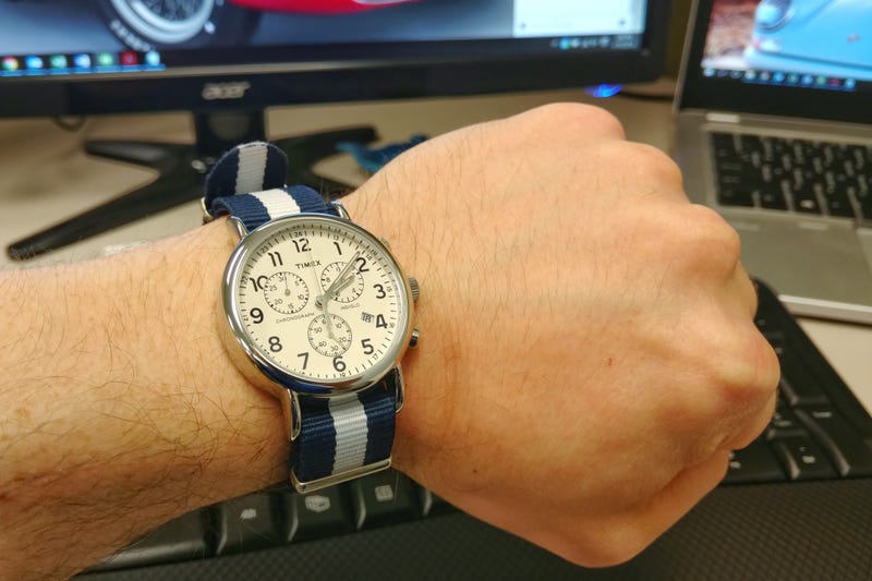 Illustration for article titled Is this watch strap some kind of racing livery?