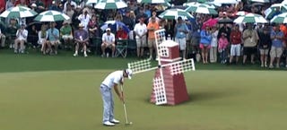 Illustration for article titled This goofy mini golf Masters clip is way more fun than the real Masters