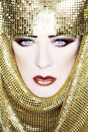 Illustration for article titled Boy George elénekelte az I Wanna Be Your Dogot, nem is rosszul