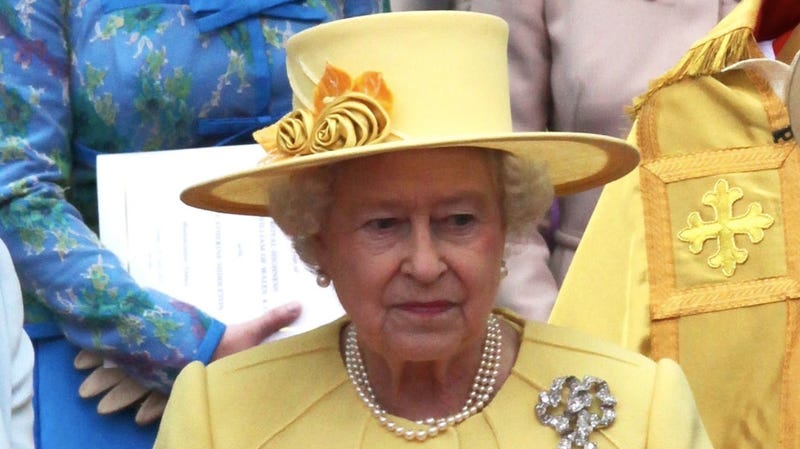 Illustration for article titled Does Queen Elizabeth Keep a Jacked-Up Spitting Cup in Her Purse?