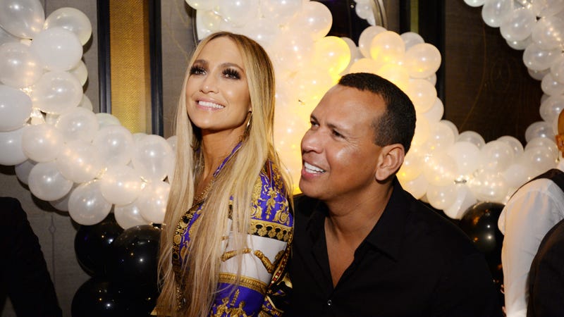 Illustration for article titled J.Lo's Absurdly Huge Engagement Ring Could Be Worth $5 Million