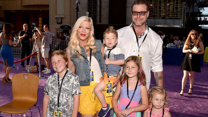 Illustration for article titled Tori Spelling Likes to Piss Everywhere When She Gets Drunk