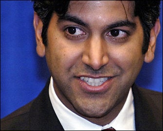 Illustration for article titled Aneesh Chopra Visits CES, Gets a Slap on the Wrist