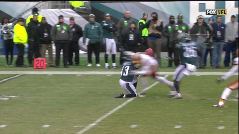Illustration for article titled Deshazor Everett Lays Out Darren Sproles Before He Can Even Catch The Punt