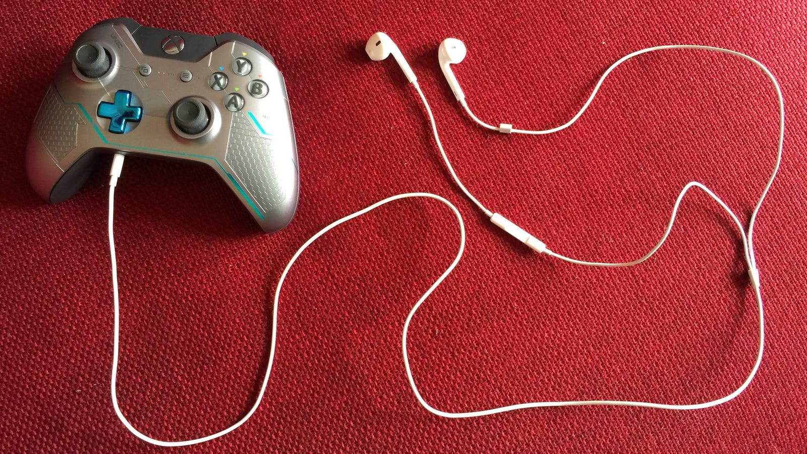 An Easy Fix for Buzzing Headphones on the Xbox One (Like Apple's Earbuds)