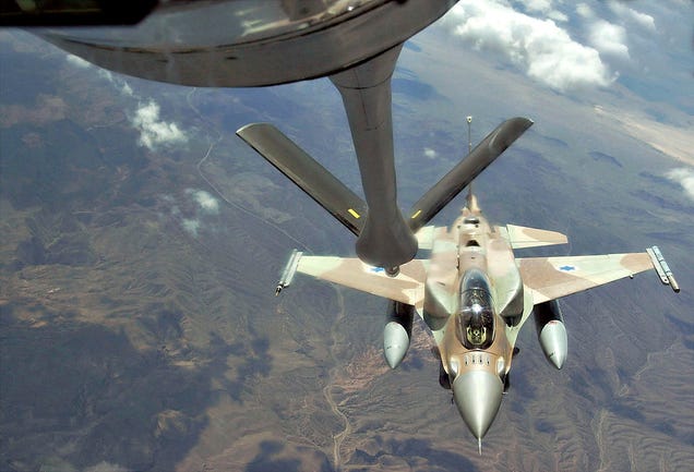 Why Don't The Newest US Air Force F-16s Use These High-Tech Fuel Tanks?