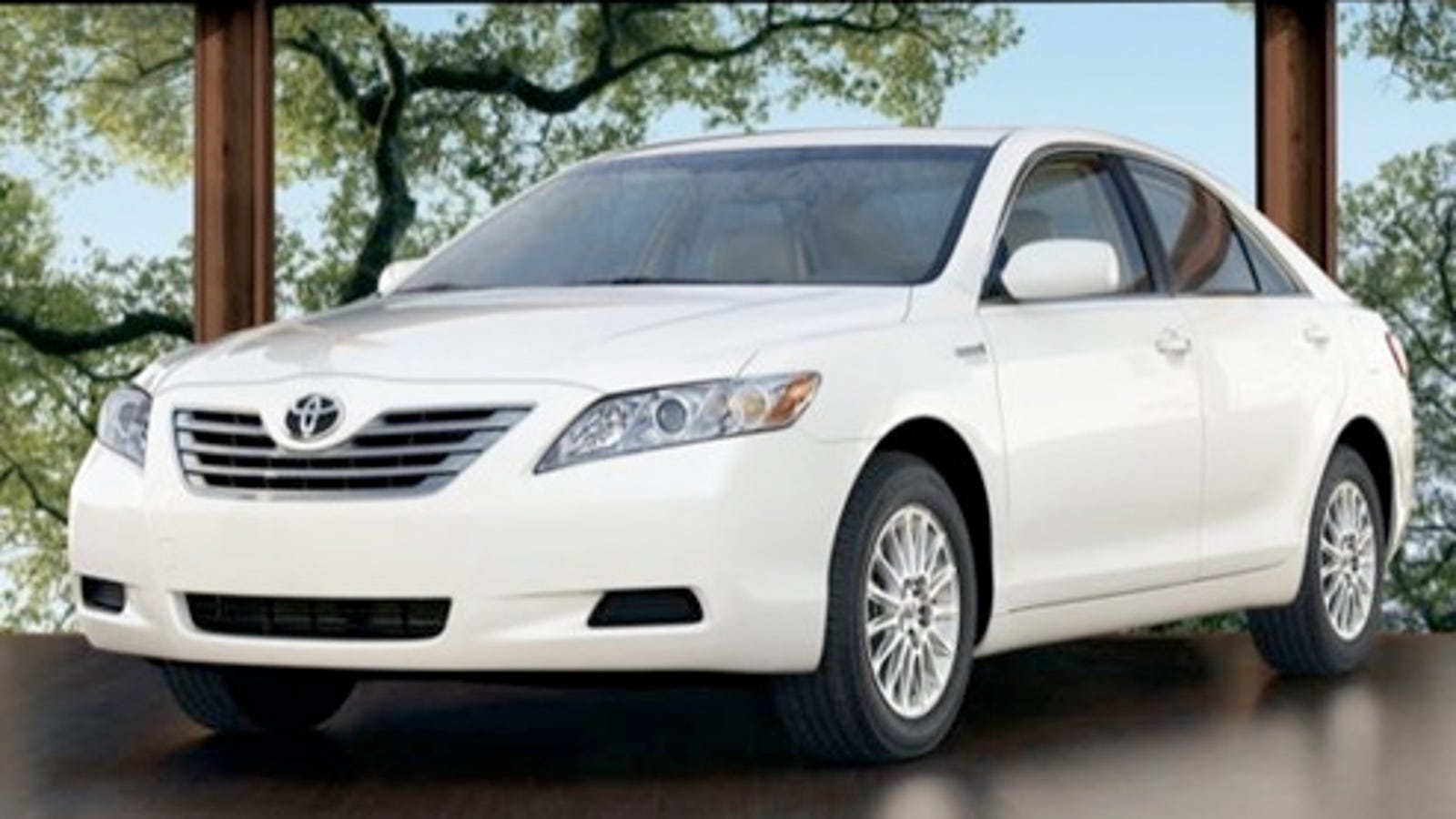 Toyota To Build Camry Hybrid In Thailand, King Of Siam