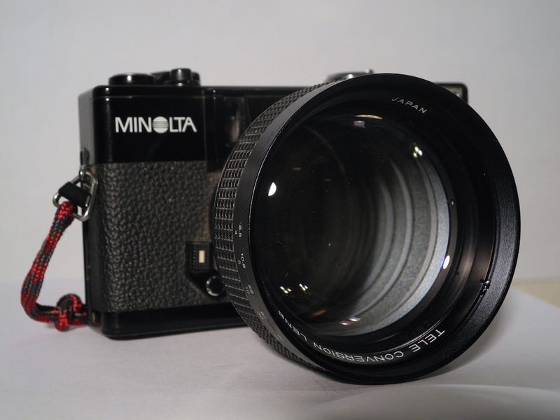 Illustration for article titled Check out this super-rare Minolta Hi-Matic "Tele-edition"