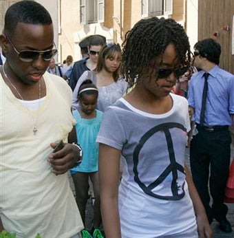 Illustration for article titled Malia Obama Horrifies World With Fashion Choice • NPR Investigates Skin Whitening Trend