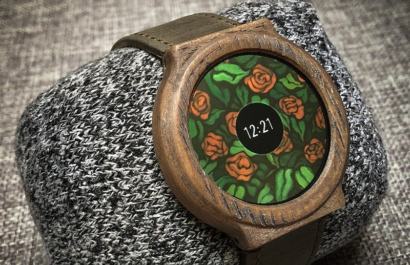 Illustration for article titled Este diseñador se ha fabricado su propio smartwatch con 7 días de autonomía por 50 dólares