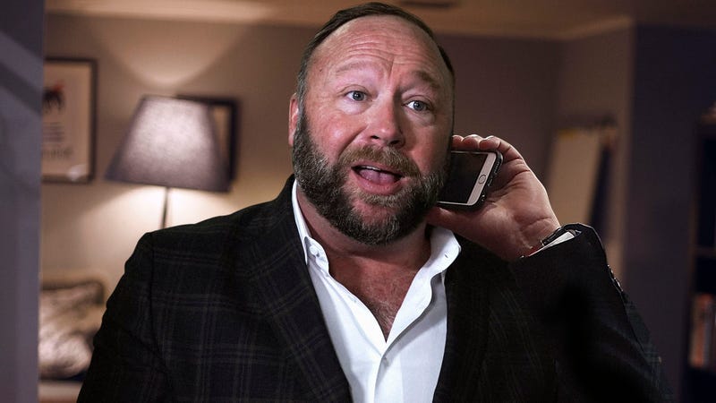 Illustration for article titled Alex Jones Struggling To Convince Skeptical Police After Witnessing Actual Murder In Neighbor’s Backyard