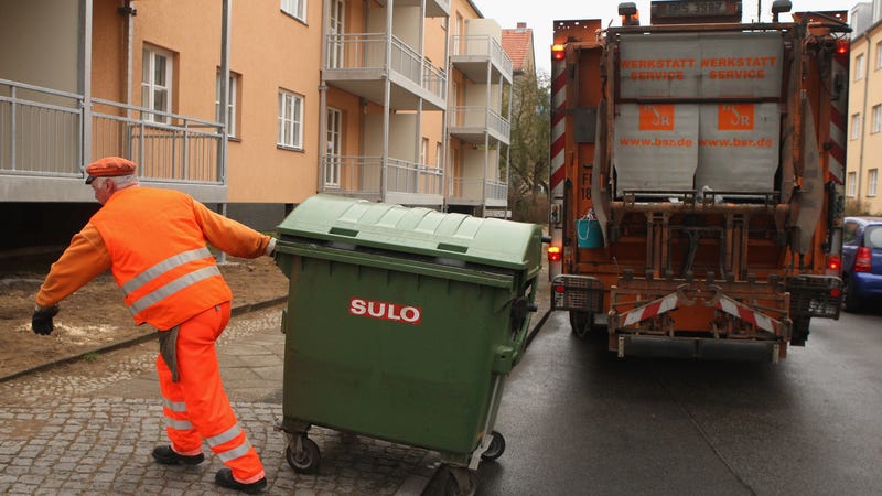 Illustration for article titled Stop Throwing Cellphone Batteries in the Trash, You're Firebombing Garbage Trucks