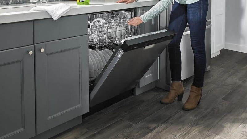 Illustration for article titled Here's What To Do When Your Dishwasher Gets Fishy Smelling