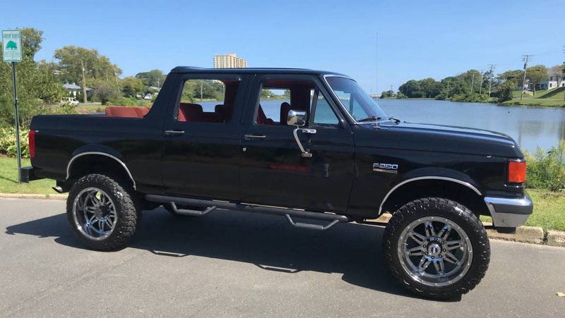 Illustration for article titled At $17,000, Could This 1990 Ford Bronco Magnum Get You To Buck The Bronco Two-Door Trend?