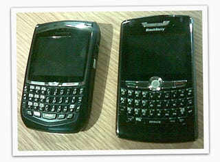 Illustration for article titled BlackBerry 8800 Size Comparison