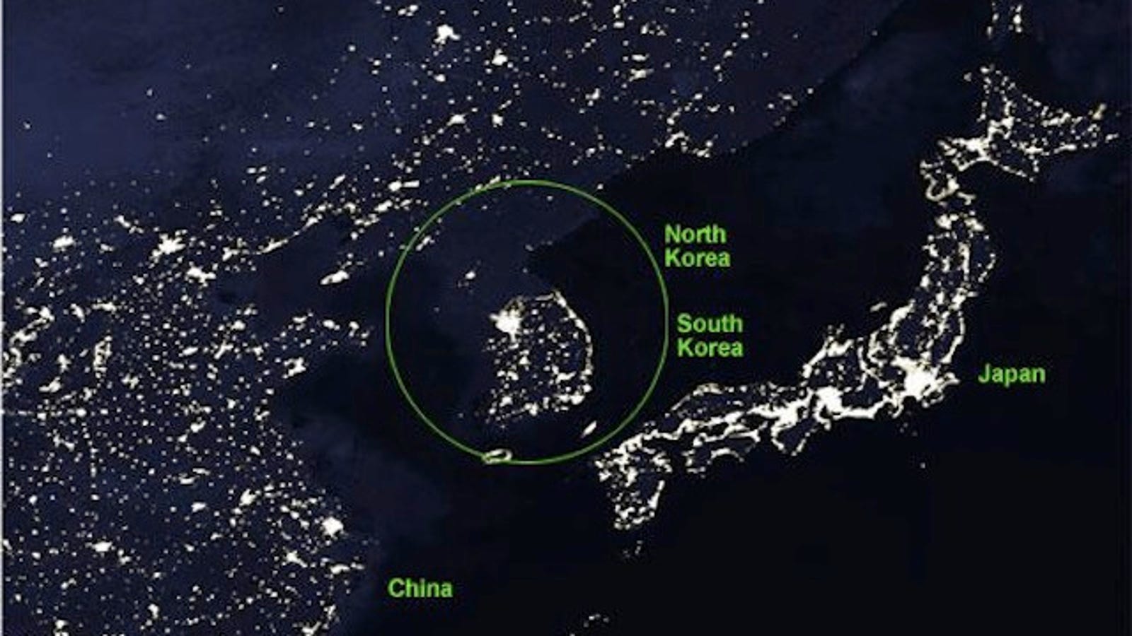 Северная и Южная Корея с космоса ночью